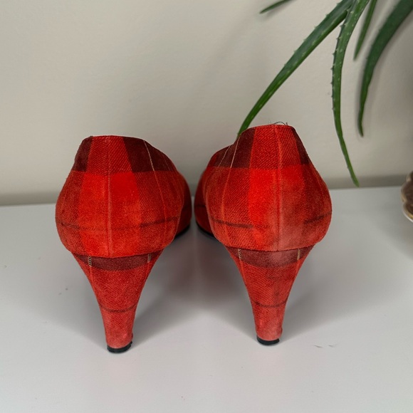 Vintage ESCADA Red Plaid Suede Kitten Heels Pumps 8 B Made in Italy Leather Sole - Picture 6 of 13